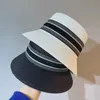 cappelli di paglia a tesa larga da donna