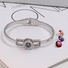 Diseño de moda 3 colores Brazaletes de mujer Números romanos Tridimensional Color CZ Cambio de piedra Diamante Hueco Titanio Acero Bra262k