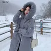 Hiver Femmes Grand Fourrure Artificielle À Capuche Épais Long Vers Le Bas Manteau 90% Blanc Canard Parka Corne Bouton Neige Outwear 210430