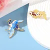 Europejski Dźwigowy Goldfish Model Ubrania Broszki Szpilki Cartoon Farba Alloy Emalia Zwierząt Odznaki Akcesoria Kobiety Mężczyźni Plecak Sweter Lapel Pins