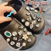 신발 부품 액세서리 Leuke Charms 디자이너 Diy Bling Accessoires Voor Meisjes Metalen Ketting Rhinestone Croc Decoraties Jibz Merk Schoenen Bloem 1206