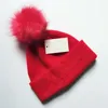 Kvinnor Designers Broderi Hattar Vinter Beanie Bonnet Kvinnor Stickning Pom-Pom Skull Caps Hårboll Utomhushatt Unisex Warm Cap
