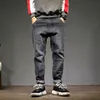 Jeans para hombres Pantalones Harem para hombre Bolsillos de moda Desinger Ajuste suelto Baggy Moto Hombres Estiramiento Retro Streetwear Relajado Cónico 42216a