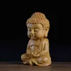 Statue de Bouddha Bois Sakyamuni Buis Artisanat En Bois Voiture Maison Figurines Décor Petit Moine De Méditation Miniature Artisanat Thé Pet GY12 210329