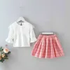 Девушки одежда набор белые большие лепестки воротник топы + красный клетчатый юбка 2шт наряды костюм малыш девушка одежда E20127 210610