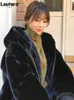 Lautaro冬のふわふわの暖かい柔らかい白い特大のFauxの毛皮のジャケットの女性長袖ブラックジッパーアップフェーチ毛皮のスウェット韓国のパーカー210910