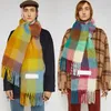 Mode Europe dernière automne et hiver multicolore épaissi Plaid femmes écharpe Acc avec châle étendu Couple chaud G09222baj