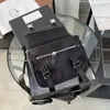 Mens Designer Messenger çanta evrakları 2023 Moda Lüksler Crossbody Bags Naylon Origin Kalite Omuz Çantası Üçgen harflerle