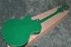 Guitare électrique à corps vert avec touche en palissandre, quincaillerie dorée, pickguard spécial, fournir des services personnalisés