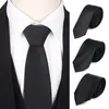 zużycie czarnego krawata dla mężczyzn
