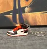 Reine Handarbeit Mini 3D Stereo Sneaker Schlüsselanhänger Frau Männer Kinder Schlüsselanhänger Geschenk Luxus Schuhe Schlüsselanhänger Auto Handtasche Schlüsselanhänger Basketballschuhe Schlüsselanhänger 10 Stile