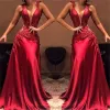 Abiti da sera rossi sexy Cinghie Applicazioni di pizzo Scollo a V Scollo a V Lunghezza del pavimento in raso Custom Made Plus Size Prom Celebrity Party Gown Vestido 401 401