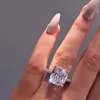 Mode smycken klassiska stilringar för kvinnor silver färg Noble 4 Claw Ring Gift Cubic Zirconia Square Wedding Ring1883419