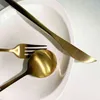 12st matt guld rostfritt stål bestick dessert uppsättning skedar kniv gaffel porslin dricka glass redskap eftermiddag te kök 211112