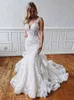 Ruffles Synito Gonna in pizzo Mermaid Abito da sposa Abito da sposa Robe de Mariee Backless Scollo a V Tiered Abiti da sposa 2021 Design moderno