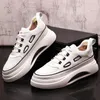 2022 Włoski Designer Fashion Mężczyzna Skórzane Buty Płaskie Brytyjskie Suknie Ślubne Buty zamszowe Mokasyny Slip-on Hairstylist Casual Mens White But