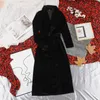 HiLoc Peignoir de velours chaud pour femmes vêtements de nuit à manches longues Robe femme tricot solide élégant costume de maison hiver printemps 210924