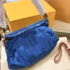 Новые Женщины Ковбой Темперамент Сумка на плечо ПВХ Груди Сумка Crossbody Средневековые времена Узор Дизайн Super Soft Seel Classic Lock