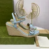 2021 럭셔리 하이힐 정품 가죽 샌들 클래식 밀짚 웨지 미드 힐 8cm 여성 디자이너 샌들 여름 해변 섹시한 웨딩 신발 크기 35-41 상자