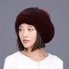 Bérets naturels pour femmes hiver chute chaude casquettes tricotées grises beige couleurs rouges grandes pom hats sacs h126