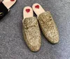 2021 Sandales en cuir véritable Femmes Hommes Chaussures Pantoufles Flip Flop Peau de vache souple Paresseux Luxe Designer Boucle en métal Mules de plage Classique Mocassin d'extérieur Slip-On avec boîte W320