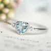 Moda donna anello gioielli a forma di cuore blu zircone gemma anelli di barretta per ornamenti regalo festa di fidanzamento di nozze