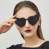 Occhiali da sole Love Heart Cat Eye Women Brand Designer Eyewear Vintage Anti-UV Cateye Occhiali da sole Tonalità femminili