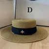 petites chapeaux de paille