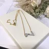 Creatieve eenvoudige letter hanger kettingen met doos diamant elegante stijlvolle sieraden vrouwen mannen outdoor strass necklace