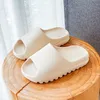 Vier Seizoen Meisjes Jongens Baby Slippers Mini Strand Designer Bont Slides Sandaal Platte Zwembad Water Schoenen EVA Thuis Voor kids Peuter 210712