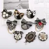 Pins Brooches Vintage Baroque Court Badge Brooch Leopard Fabric Knitting Bow Design Crystal Tassel Chain Coat Sweater Pin Accesso7540822