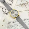 Currenブランドの女性は豪華なデザインの女性のシンプルな女の子の腕時計Quartz Watches女性のドレスブレスレット時計ギフト210517