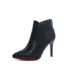 Botas Mujeres Mujeres negros Tobos de punta puntiagudas zapatos Autumn Invierno Calcetines Femeninos Botones Mujer 9 cm Tac￳n para