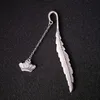 Markmark 1 PC Feather Crown Bookmarks Luminous Glow in the Dark Silver Page Marker Metal Book Acessórios