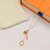 Verrouiller Floral Lettre Pendentif Colliers Avec Boîte En Acier Au Titane Exquis Élégant Bijoux Personnalité Mode Rue Collier