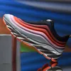 2021 Erkek Koşu Ayakkabıları Marka Olmayan Erkekler Moda Eğitmenler Beyaz Siyah Sarı Altın Lacivert Bled Yeşil Bayan Spor Sneakers Altmış