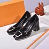 最高品質2021高級デザイナースタイルの特許革ハイヒールの靴女性ユニークな文字サンダルドレスセクシーなドレスシューズA11