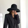 Cimri ağzı şapkalar vintage hepburn tarzı lüks şapka fedora kış sıcak 100 yün podyum modeli özel eğlence bayan black cap kadın o5877345