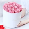 バケツバレンタインを保持する永遠の花