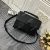 l587ポストマンバッグエンボスパターンluxurybag 11磁気バックルとファッショナブルで多用途の新しいスタイルのハンドバッグ208uを備えたエンボス加工された革