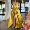 Ny ankomst One-Shoulder Prom-klänningar Dubai Arabiska formella klänningar Hög SIDA SLACT Celebrity Robe de Soiree Evening Wear 328 328