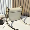 Nieuws Mode Designer Lichi Patroon Zadel Schoudertassen Real Calf Lederen Vrouwen Cross Body Ronde Shape Baguette Flip Cover Gesp Hasp Handtassen Beroemde Portemonnee Portemonnee