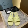 Sandaler nya designer kvinnor 2022 lägenheter slipper läder tofflor sandal sexig topp med sommar 35-42 kvalitet high box storlek damer uslwh