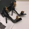 2021 Moda Lüks Hakiki Deri Zincir 9.5 cm Yüksek Topuklu Sandalet Gladyatör Kadınlar Güzel Topuk En Kaliteli Moda Seksi Parti Kadın Ayakkabı Terlik Büyük Boy 35-41 Kutu