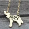 Hängsmycke Halsband Mödrar Dag Gåvor Kvinnor Kreativ Personlighet Mamma Wolf Letter Necklace Sweater Chain Smycken Tillbehör