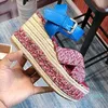 Mode High-End-Anpassung Sandalen Luxurys Designer Schuhmarke Sommerschuhe Designer Damen Damen Slip Pointed Toe Sandale