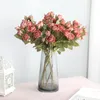Dekoratif Çiçekler Çelenkler 5 Kafaları Mini Gül Şube Yapay Düğün Ev Bahçe için Kapalı Dekorasyon Sahte İpek Preslenmiş Çiçek