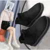 Botas planas para la nieve para mujer, botas cortas peludas de felpa para mantener el calor, botines ligeros de suela suave informales, zapatos para mujer, zapatos de invierno de talla grande 42 Y1018