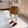 秋のかわいい女の子のドットコーデュロイの偽の2つの部分のズボンの赤ちゃん女の子のカジュアルなショートパンツ210508