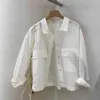 シンプルなソリッドポケット女性のボタンシャツホワイトブラウス春のファッションすべてのマッチブルスマザーロングスリーブレディーストップ210514